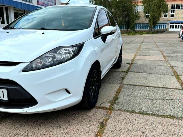 Білий Форд Фієста, об'ємом двигуна 1.2 л та пробігом 120 тис. км за 5100 $, фото 3 на Automoto.ua