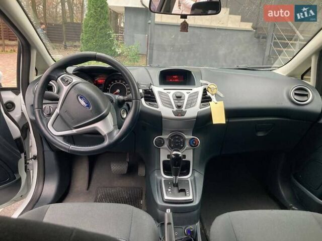 Белый Форд Фиеста, объемом двигателя 1.4 л и пробегом 140 тыс. км за 7300 $, фото 2 на Automoto.ua