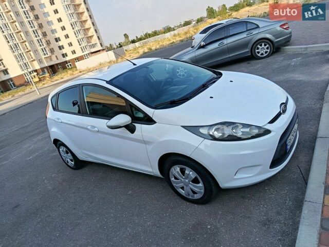 Білий Форд Фієста, об'ємом двигуна 1.24 л та пробігом 215 тис. км за 5500 $, фото 9 на Automoto.ua