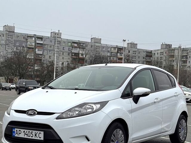 Білий Форд Фієста, об'ємом двигуна 1.4 л та пробігом 1020 тис. км за 7500 $, фото 2 на Automoto.ua