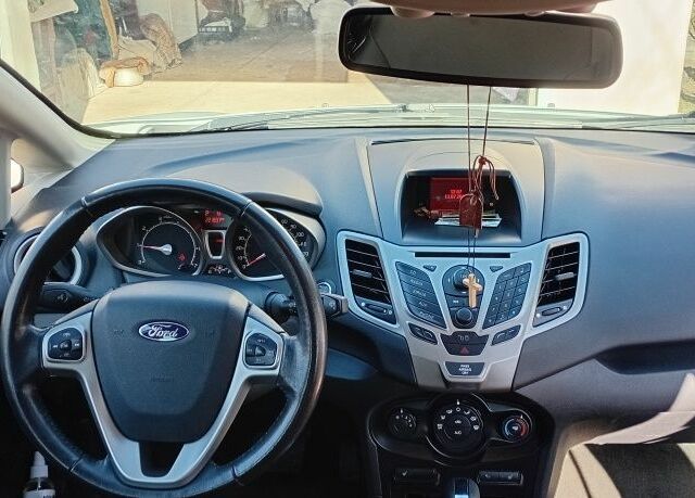 Белый Форд Фиеста, объемом двигателя 0 л и пробегом 221 тыс. км за 6700 $, фото 3 на Automoto.ua