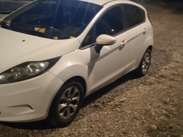 Білий Форд Фієста, об'ємом двигуна 1.2 л та пробігом 300 тис. км за 3000 $, фото 1 на Automoto.ua