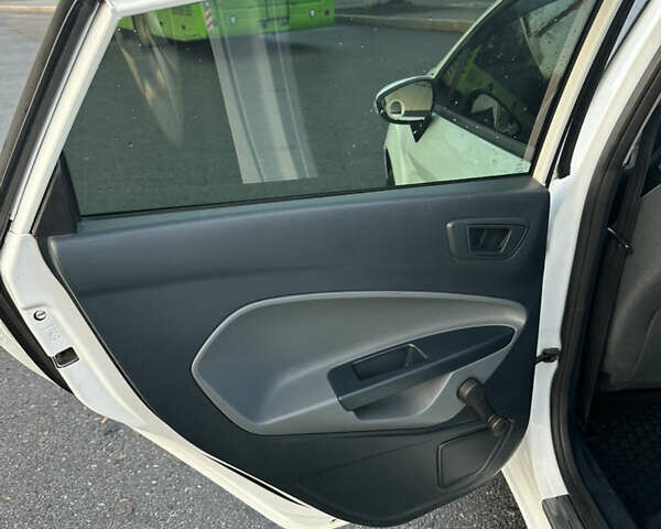 Білий Форд Фієста, об'ємом двигуна 1.24 л та пробігом 128 тис. км за 5300 $, фото 13 на Automoto.ua