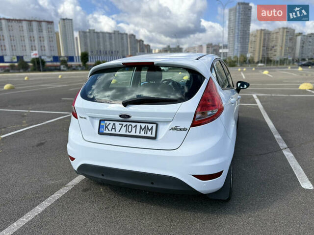 Белый Форд Фиеста, объемом двигателя 1.4 л и пробегом 44 тыс. км за 8700 $, фото 4 на Automoto.ua
