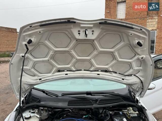 Белый Форд Фиеста, объемом двигателя 1.3 л и пробегом 117 тыс. км за 6400 $, фото 44 на Automoto.ua