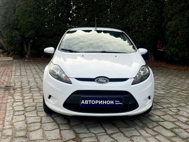 Білий Форд Фієста, об'ємом двигуна 1.4 л та пробігом 222 тис. км за 6800 $, фото 6 на Automoto.ua