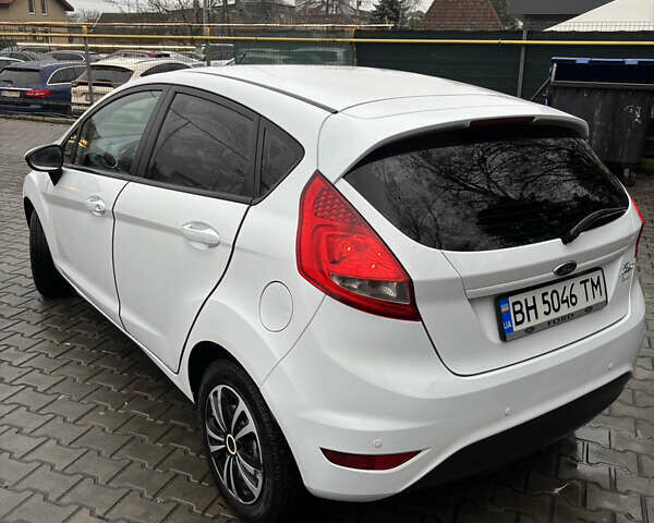 Белый Форд Фиеста, объемом двигателя 1.24 л и пробегом 212 тыс. км за 5400 $, фото 4 на Automoto.ua