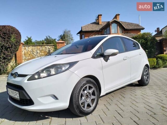 Білий Форд Фієста, об'ємом двигуна 1.4 л та пробігом 200 тис. км за 7799 $, фото 8 на Automoto.ua