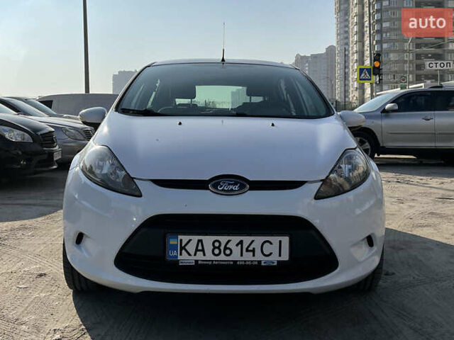 Форд Фиеста 2011 в Ирпене на Automoto.ua Белый Форд Фиеста, объемом двигателя 1.39 л и пробегом 124 тыс. км за 6000 $, фото 25 на Automoto.ua