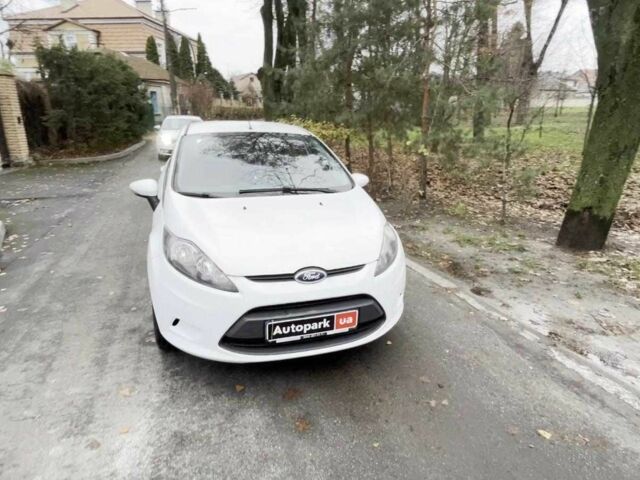 Білий Форд Фієста, об'ємом двигуна 1.4 л та пробігом 240 тис. км за 5990 $, фото 17 на Automoto.ua
