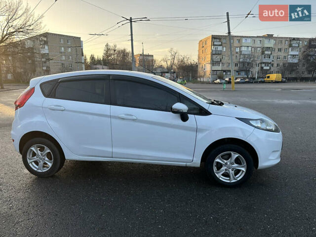 Білий Форд Фієста, об'ємом двигуна 1.24 л та пробігом 128 тис. км за 5300 $, фото 3 на Automoto.ua