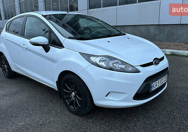 Белый Форд Фиеста, объемом двигателя 1.4 л и пробегом 220 тыс. км за 6950 $, фото 23 на Automoto.ua