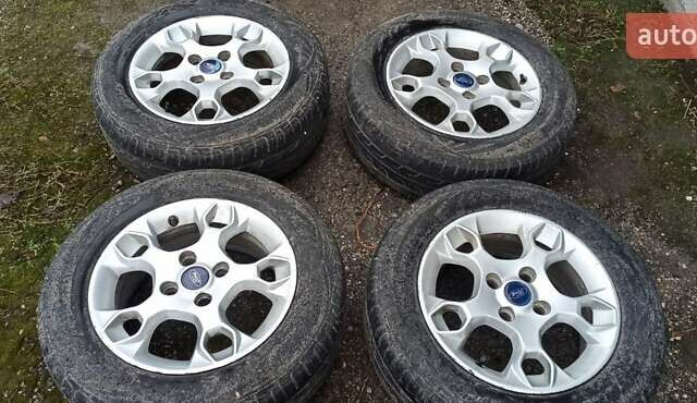 Белый Форд Фиеста, объемом двигателя 1.4 л и пробегом 185 тыс. км за 4200 $, фото 3 на Automoto.ua