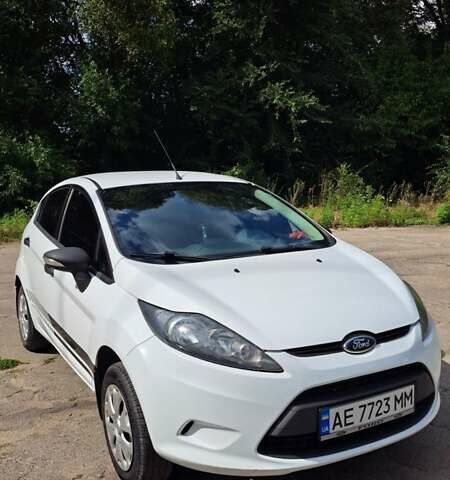 Белый Форд Фиеста, объемом двигателя 1.24 л и пробегом 176 тыс. км за 5600 $, фото 7 на Automoto.ua