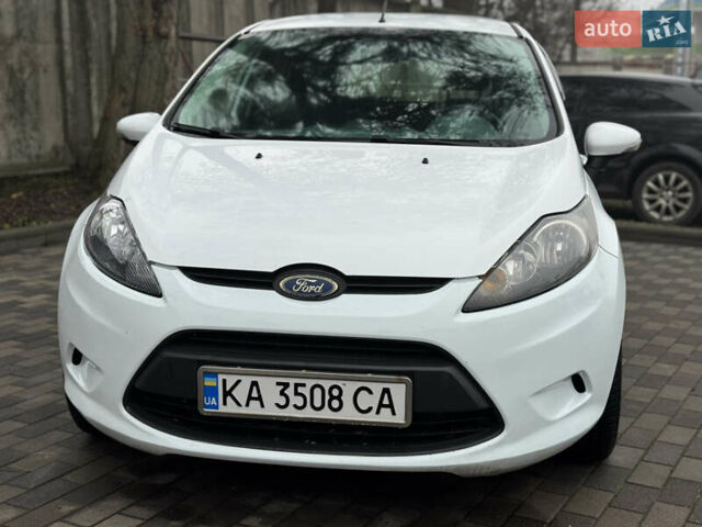 Белый Форд Фиеста, объемом двигателя 1.24 л и пробегом 122 тыс. км за 4900 $, фото 2 на Automoto.ua