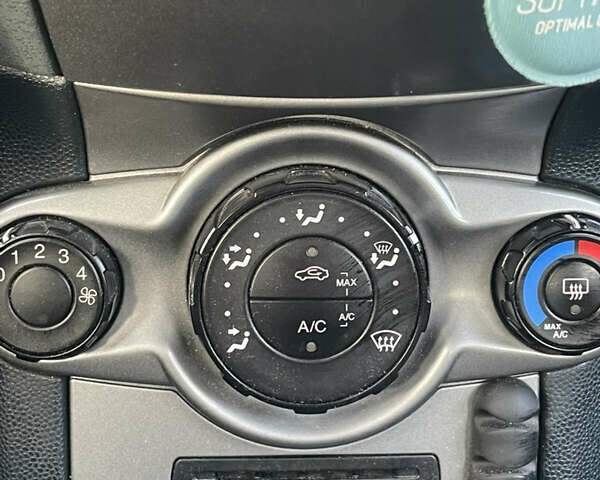 Белый Форд Фиеста, объемом двигателя 1.24 л и пробегом 250 тыс. км за 4900 $, фото 9 на Automoto.ua