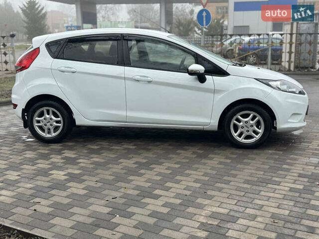 Белый Форд Фиеста, объемом двигателя 1.24 л и пробегом 122 тыс. км за 4900 $, фото 5 на Automoto.ua