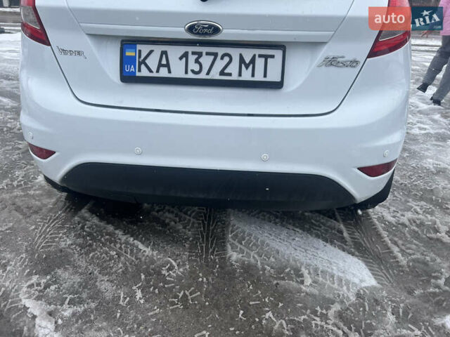 Білий Форд Фієста, об'ємом двигуна 1.39 л та пробігом 105 тис. км за 7199 $, фото 19 на Automoto.ua