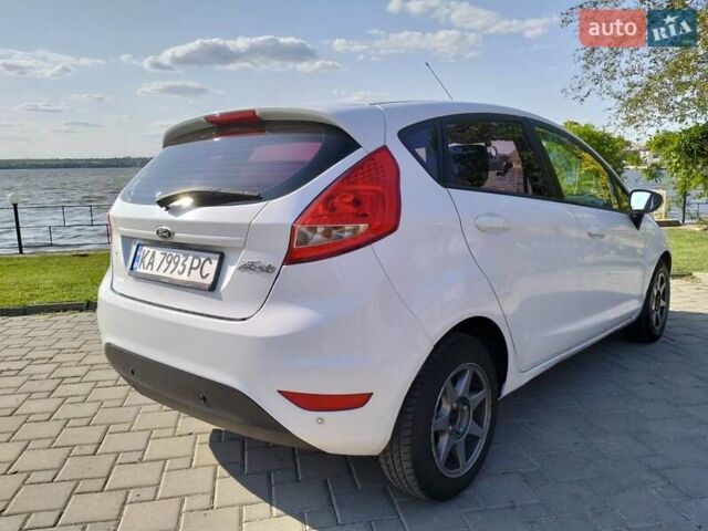 Білий Форд Фієста, об'ємом двигуна 1.4 л та пробігом 200 тис. км за 7799 $, фото 1 на Automoto.ua