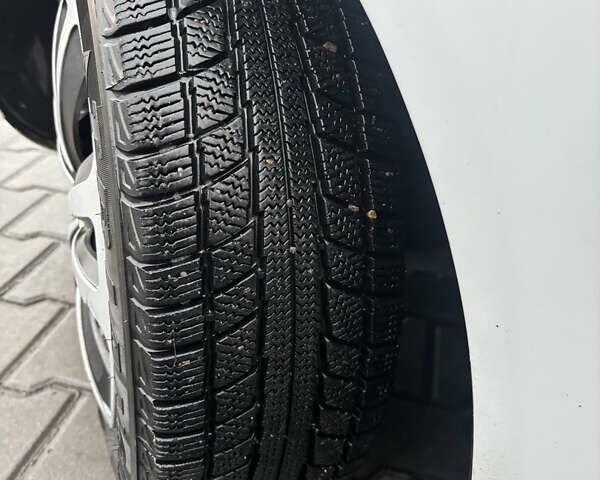 Белый Форд Фиеста, объемом двигателя 1.24 л и пробегом 212 тыс. км за 5400 $, фото 15 на Automoto.ua