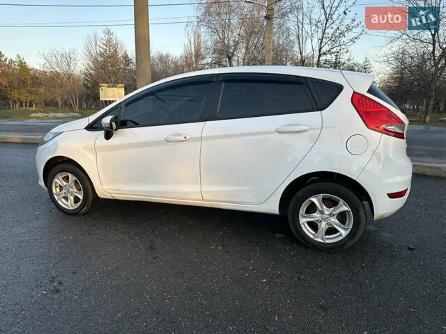 Білий Форд Фієста, об'ємом двигуна 1.24 л та пробігом 128 тис. км за 5300 $, фото 8 на Automoto.ua