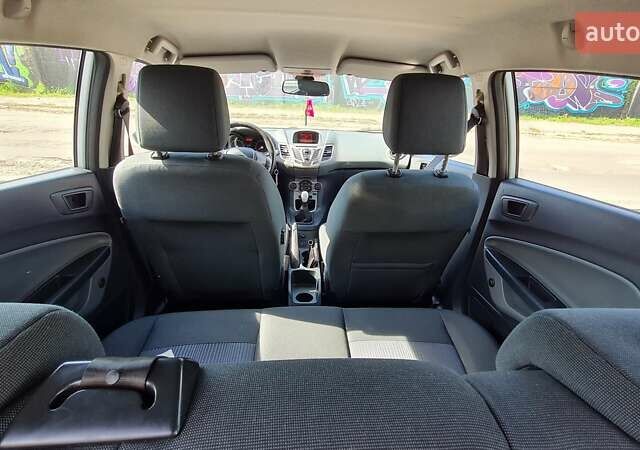 Белый Форд Фиеста, объемом двигателя 1.56 л и пробегом 287 тыс. км за 5500 $, фото 7 на Automoto.ua