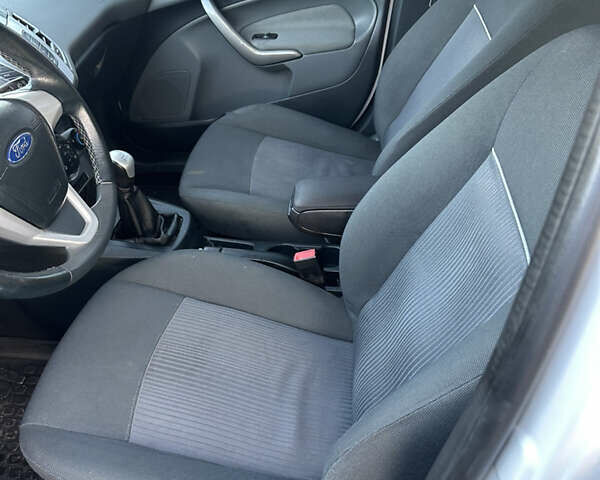 Білий Форд Фієста, об'ємом двигуна 1.24 л та пробігом 128 тис. км за 5300 $, фото 11 на Automoto.ua