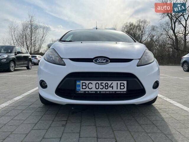 Білий Форд Фієста, об'ємом двигуна 1.4 л та пробігом 234 тис. км за 5000 $, фото 15 на Automoto.ua
