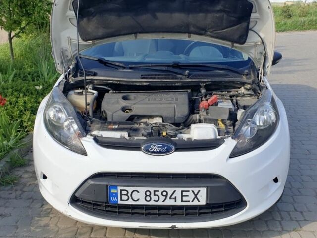 Белый Форд Фиеста, объемом двигателя 1.4 л и пробегом 230 тыс. км за 4500 $, фото 7 на Automoto.ua
