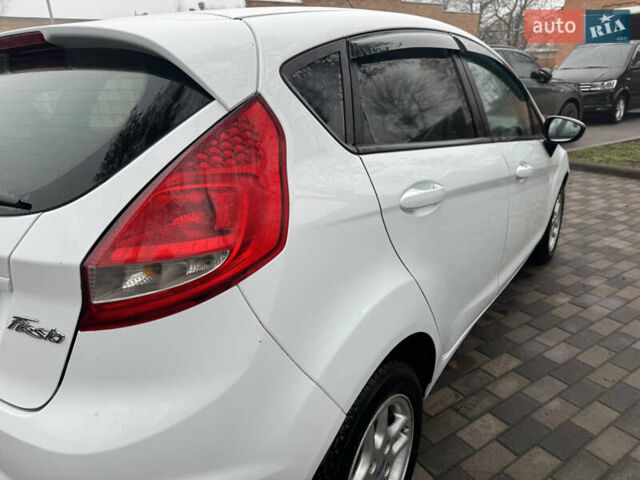 Белый Форд Фиеста, объемом двигателя 1.24 л и пробегом 122 тыс. км за 4900 $, фото 15 на Automoto.ua