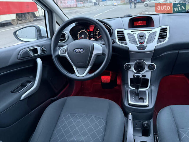 Білий Форд Фієста, об'ємом двигуна 1.39 л та пробігом 110 тис. км за 6950 $, фото 14 на Automoto.ua