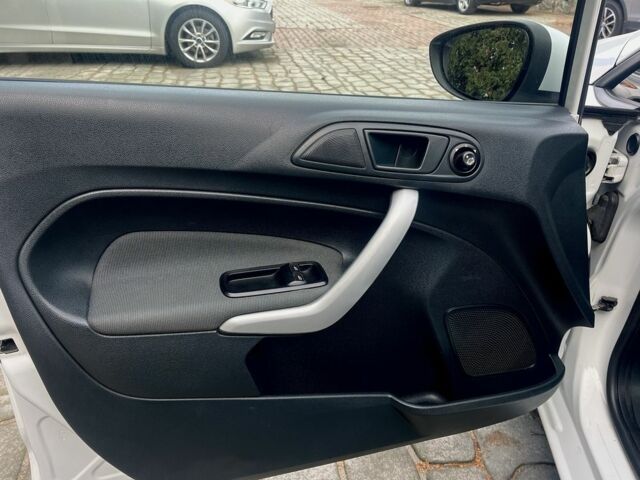 Білий Форд Фієста, об'ємом двигуна 1.4 л та пробігом 222 тис. км за 6800 $, фото 8 на Automoto.ua