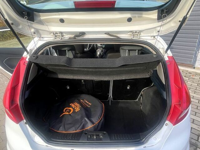 Белый Форд Фиеста, объемом двигателя 1.2 л и пробегом 250 тыс. км за 4999 $, фото 8 на Automoto.ua