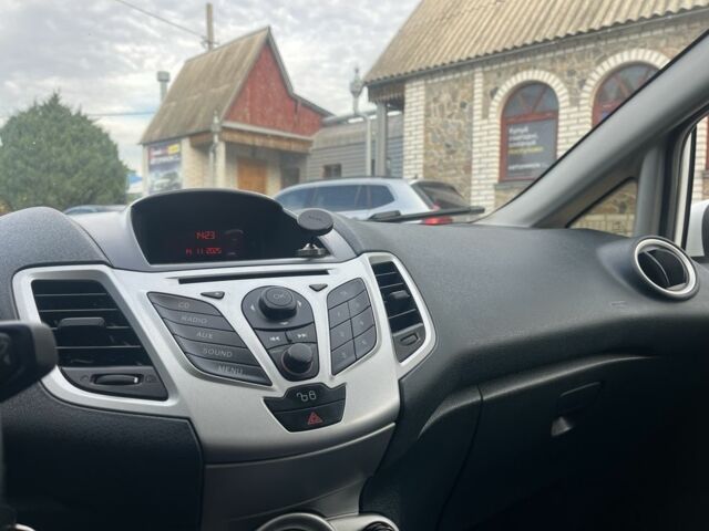 Білий Форд Фієста, об'ємом двигуна 1.4 л та пробігом 222 тис. км за 6800 $, фото 13 на Automoto.ua