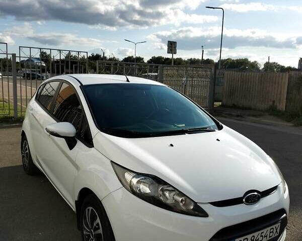 Білий Форд Фієста, об'ємом двигуна 1.24 л та пробігом 164 тис. км за 6500 $, фото 1 на Automoto.ua