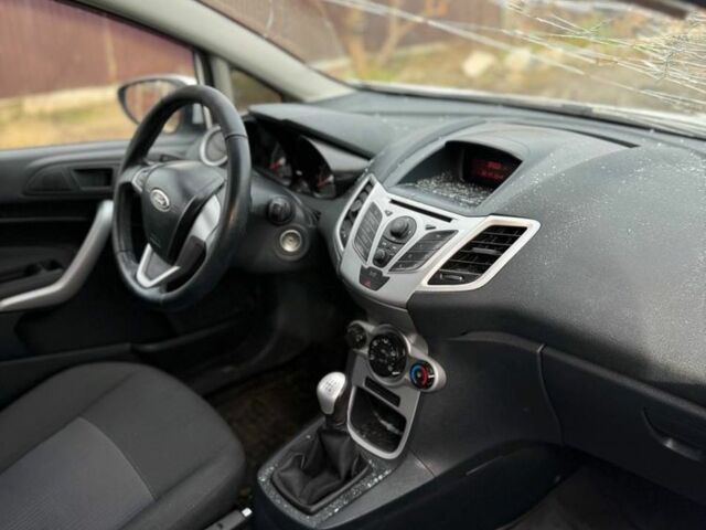 Білий Форд Фієста, об'ємом двигуна 1.2 л та пробігом 103 тис. км за 2200 $, фото 8 на Automoto.ua