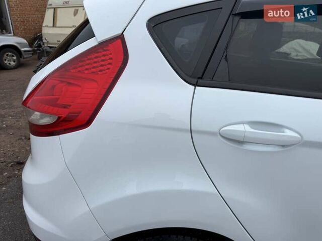 Белый Форд Фиеста, объемом двигателя 1.3 л и пробегом 117 тыс. км за 6400 $, фото 19 на Automoto.ua