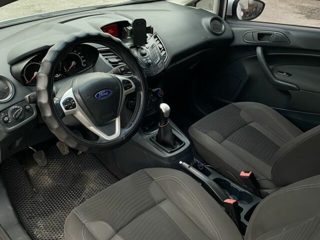 Белый Форд Фиеста, объемом двигателя 1.4 л и пробегом 230 тыс. км за 5400 $, фото 5 на Automoto.ua