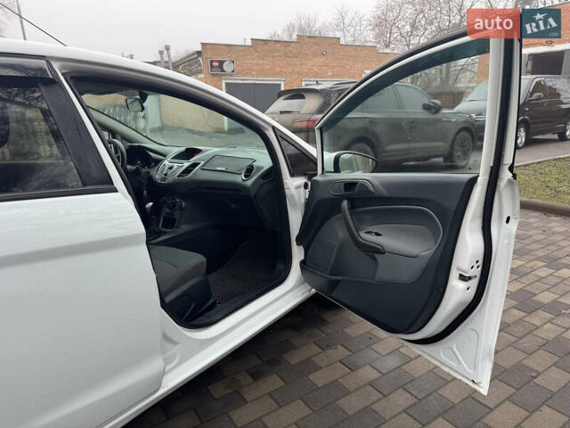 Белый Форд Фиеста, объемом двигателя 1.24 л и пробегом 122 тыс. км за 4900 $, фото 22 на Automoto.ua