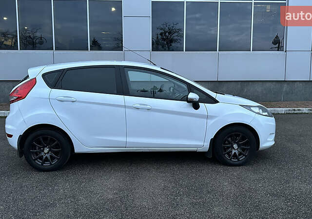 Белый Форд Фиеста, объемом двигателя 1.4 л и пробегом 220 тыс. км за 6950 $, фото 25 на Automoto.ua