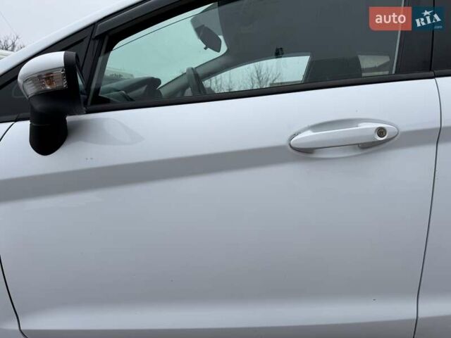 Белый Форд Фиеста, объемом двигателя 1.3 л и пробегом 117 тыс. км за 6400 $, фото 11 на Automoto.ua