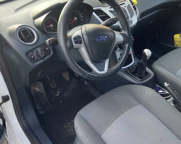 Белый Форд Фиеста, объемом двигателя 1.25 л и пробегом 111 тыс. км за 6700 $, фото 9 на Automoto.ua