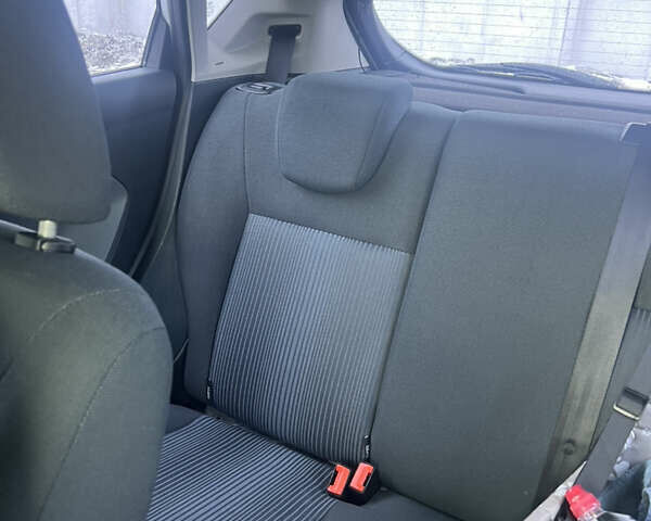 Білий Форд Фієста, об'ємом двигуна 1.39 л та пробігом 105 тис. км за 7199 $, фото 22 на Automoto.ua