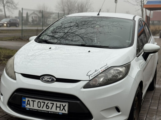Білий Форд Фієста, об'ємом двигуна 1.3 л та пробігом 150 тис. км за 5500 $, фото 1 на Automoto.ua