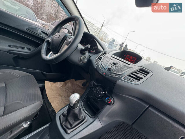Білий Форд Фієста, об'ємом двигуна 1.4 л та пробігом 233 тис. км за 4800 $, фото 20 на Automoto.ua
