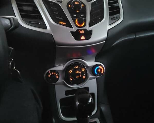 Белый Форд Фиеста, объемом двигателя 1.4 л и пробегом 198 тыс. км за 6700 $, фото 6 на Automoto.ua