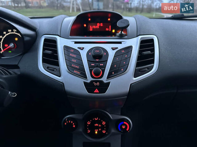 Белый Форд Фиеста, объемом двигателя 1.4 л и пробегом 220 тыс. км за 6950 $, фото 15 на Automoto.ua