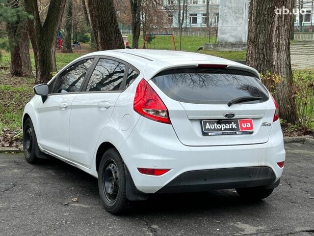 Белый Форд Фиеста, объемом двигателя 1.4 л и пробегом 240 тыс. км за 5990 $, фото 14 на Automoto.ua