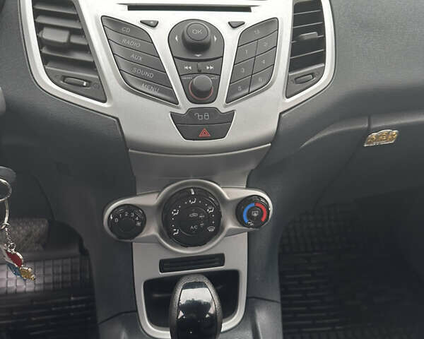 Белый Форд Фиеста, объемом двигателя 1.39 л и пробегом 90 тыс. км за 7500 $, фото 13 на Automoto.ua