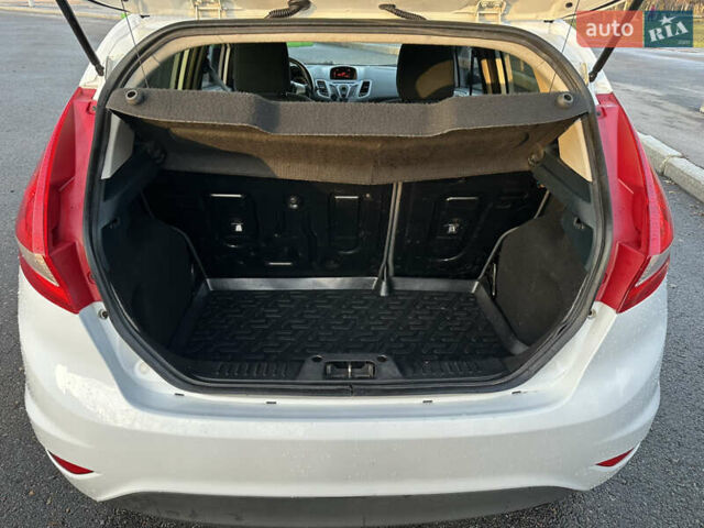 Білий Форд Фієста, об'ємом двигуна 1.24 л та пробігом 128 тис. км за 5300 $, фото 9 на Automoto.ua